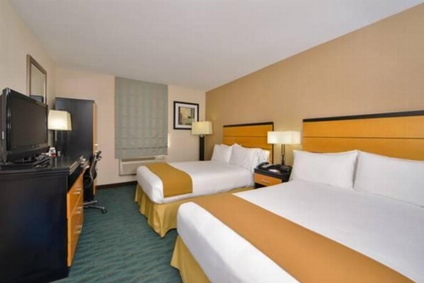 Holiday Inn Express Kennedy Airport image 11