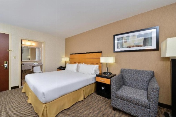 Holiday Inn Express Kennedy Airport image 24