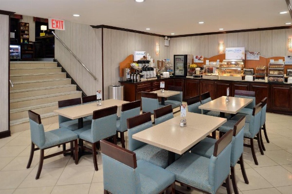 Holiday Inn Express Kennedy Airport image 3